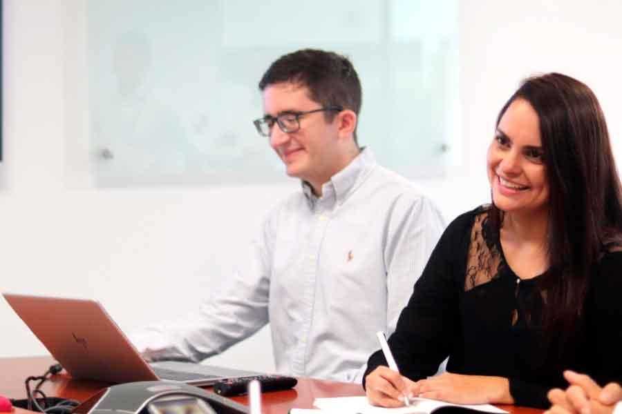 Nos apasiona liderar transformaciones positivas en el sector energético, movilizando ideas, personas y tecnologías hacia un mejor futuro.